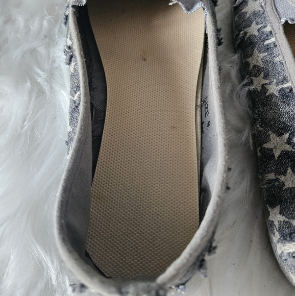Star Slip-On‎ Distressed Shoes - Picture 8 of 9